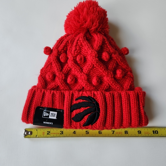 Red Cable Knit Pom-Pom Beanie with Logo New Era Toronto Raptors NWT - Picture 3 of 7
